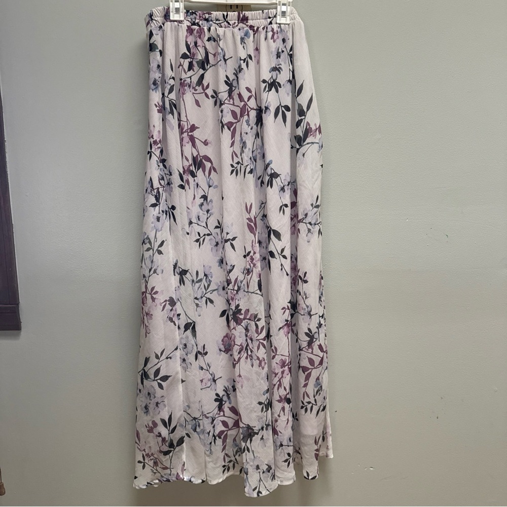 Roz & Ali Floral Maxi Skirt in Purple and White - Picture 5 of 6